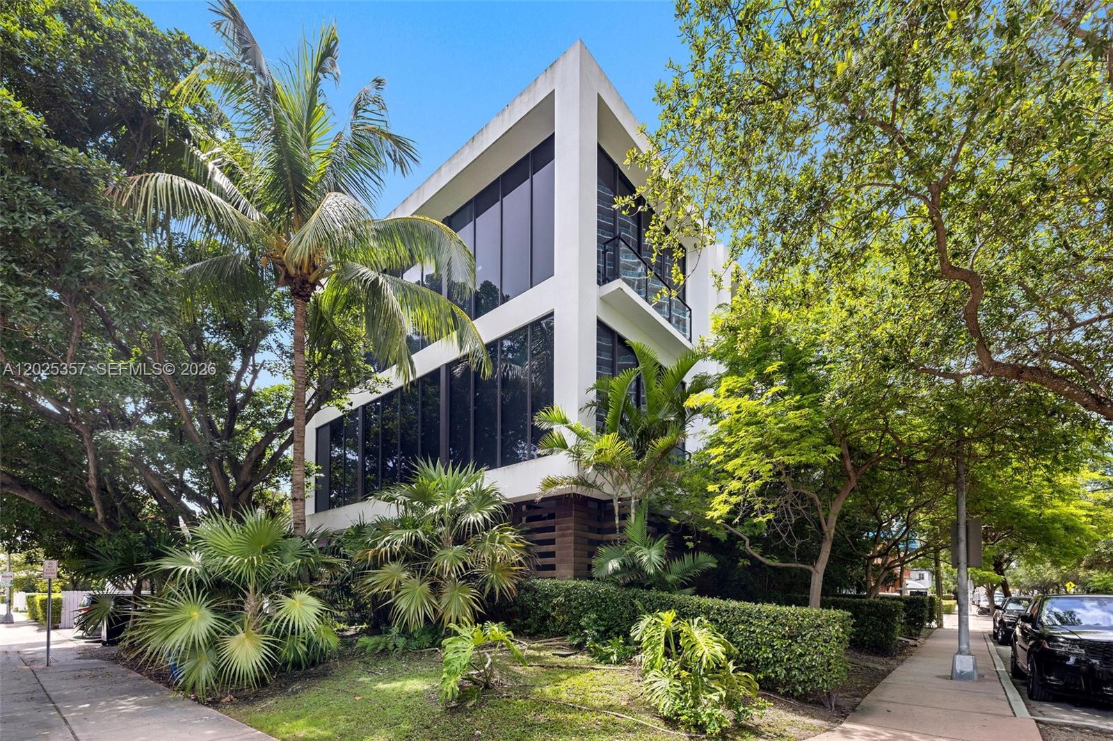 1525 Bay Rd #1525, Miami Beach FL 33139