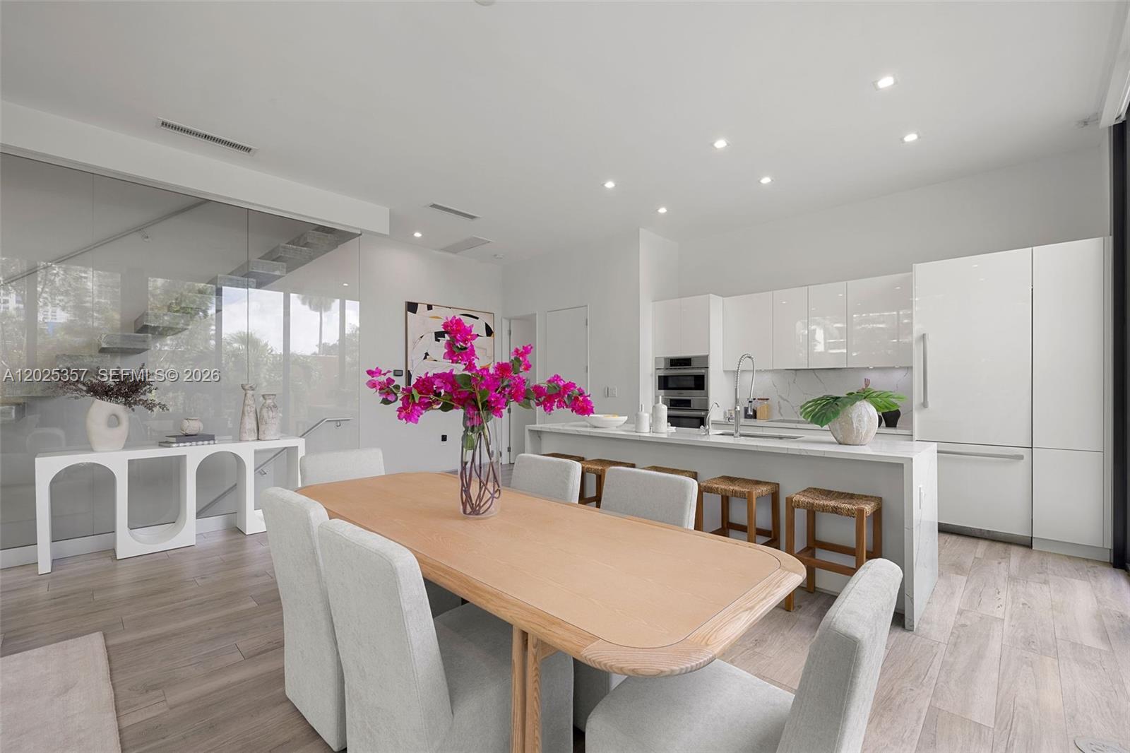 1525 Bay Rd #1525, Miami Beach FL 33139