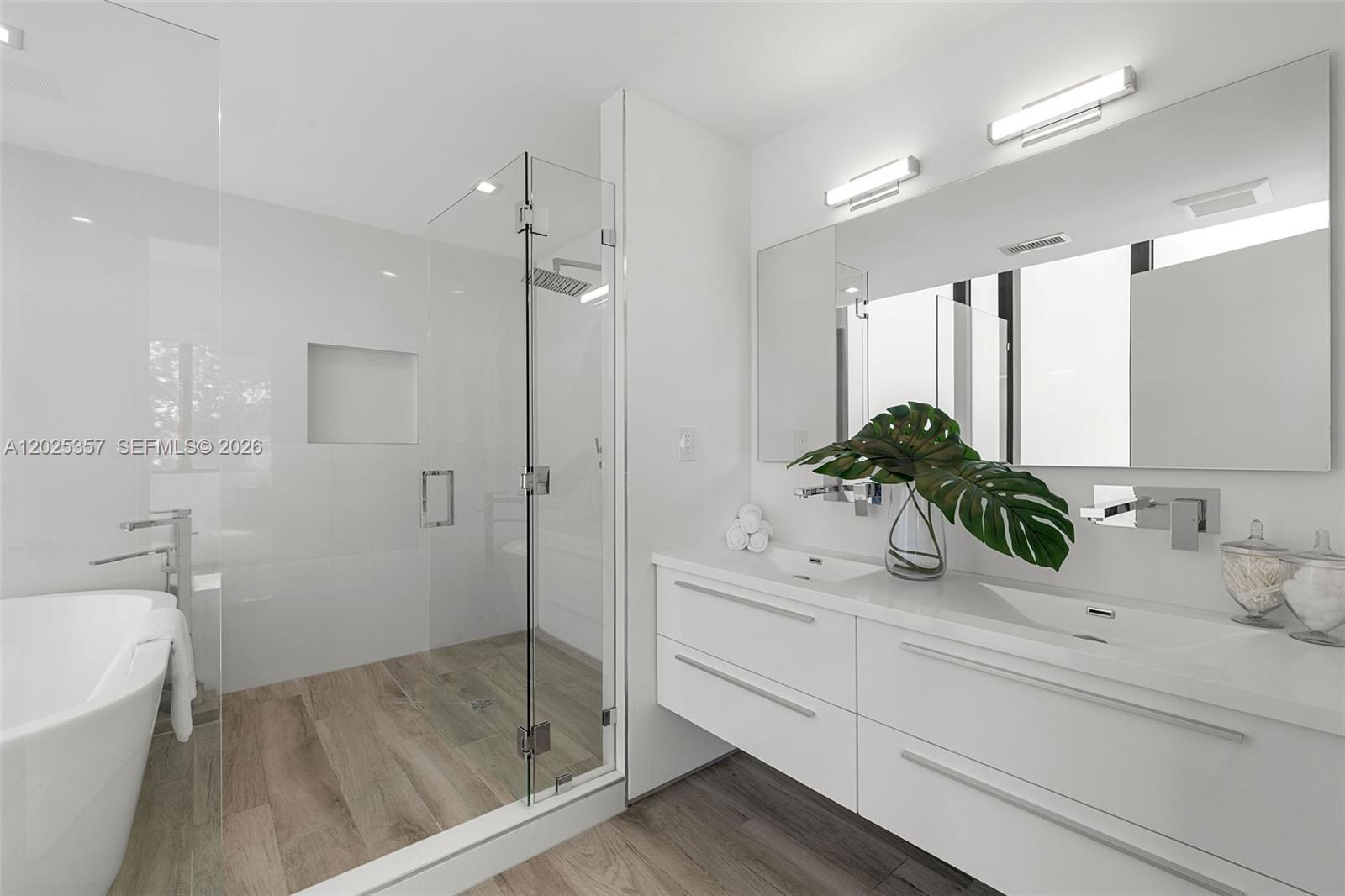 1525 Bay Rd #1525, Miami Beach FL 33139
