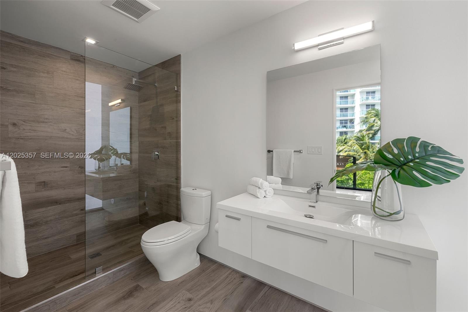 1525 Bay Rd #1525, Miami Beach FL 33139
