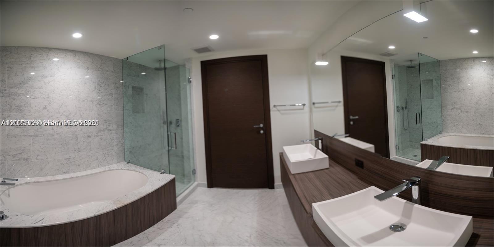 1000 Brickell Plz #3411, Miami FL 33131