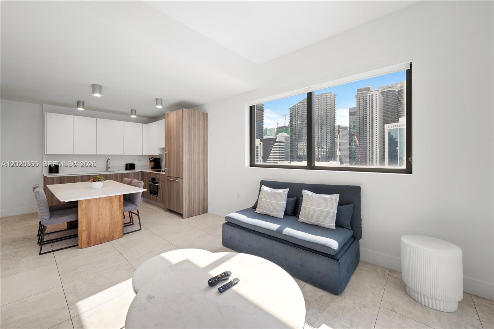 239 SW 9th St #1701, Miami FL 33130