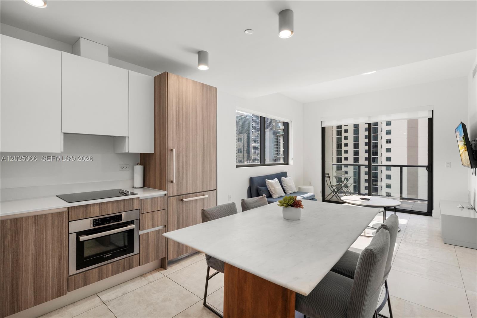 239 SW 9th St #1701, Miami FL 33130