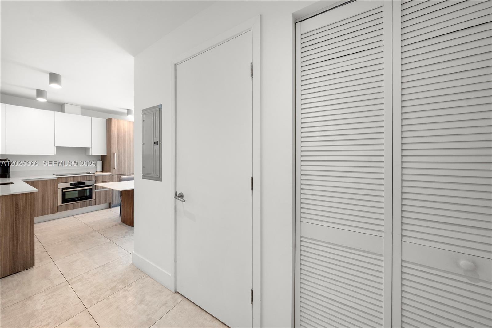 239 SW 9th St #1701, Miami FL 33130