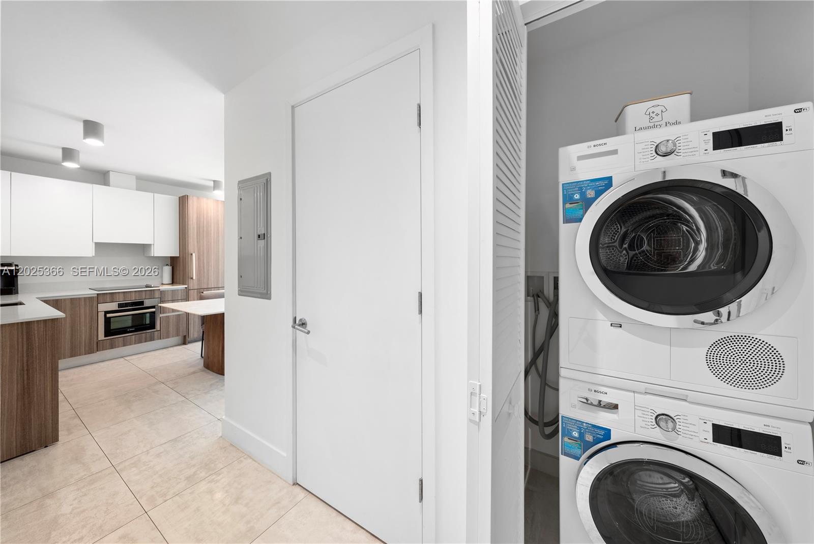 239 SW 9th St #1701, Miami FL 33130