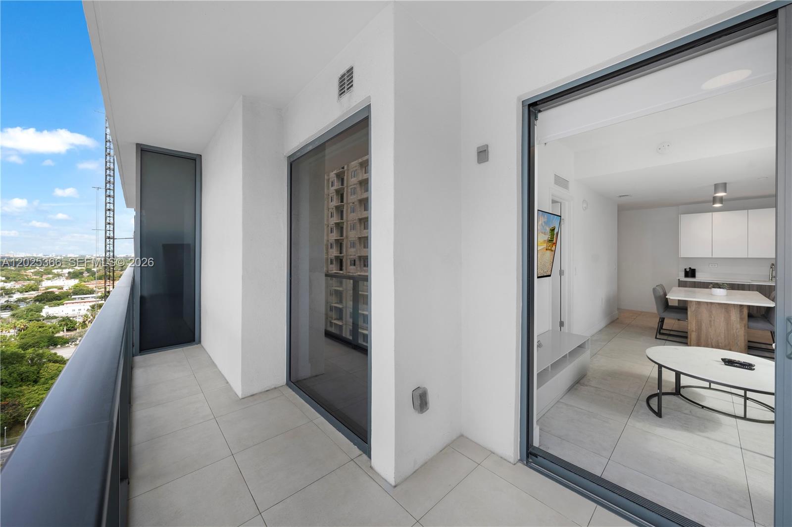 239 SW 9th St #1701, Miami FL 33130