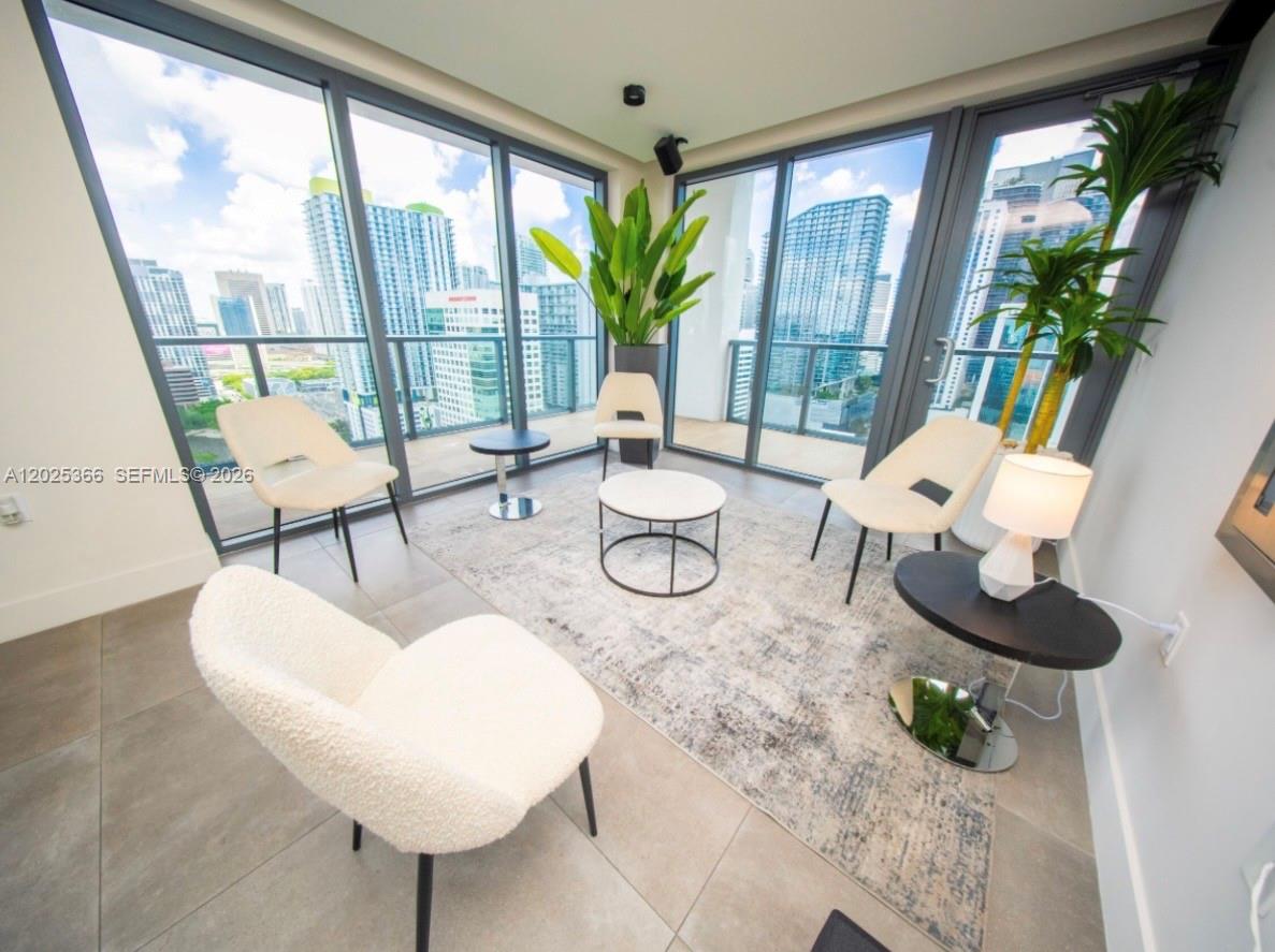 239 SW 9th St #1701, Miami FL 33130
