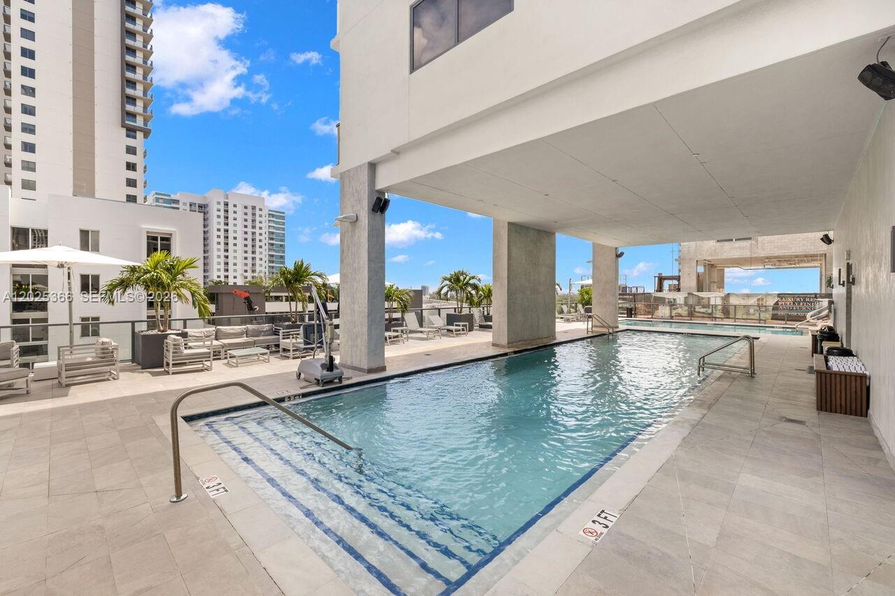 239 SW 9th St #1701, Miami FL 33130