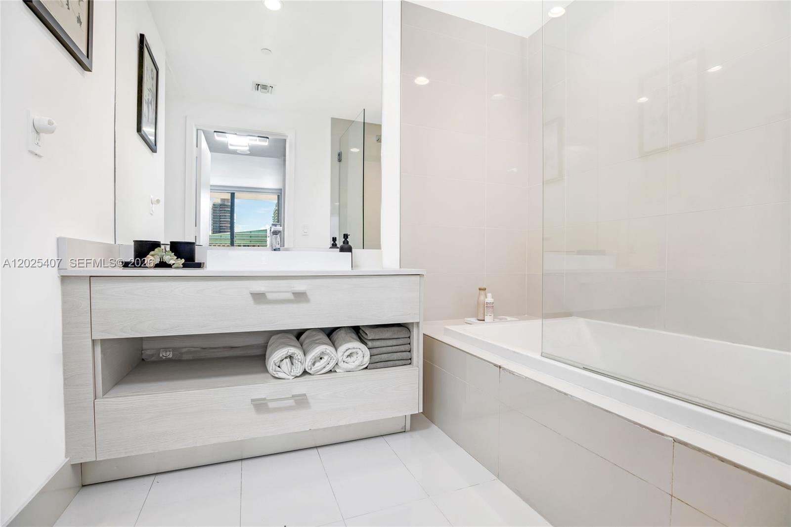 55 SW 9th St #3205, Miami FL 33130