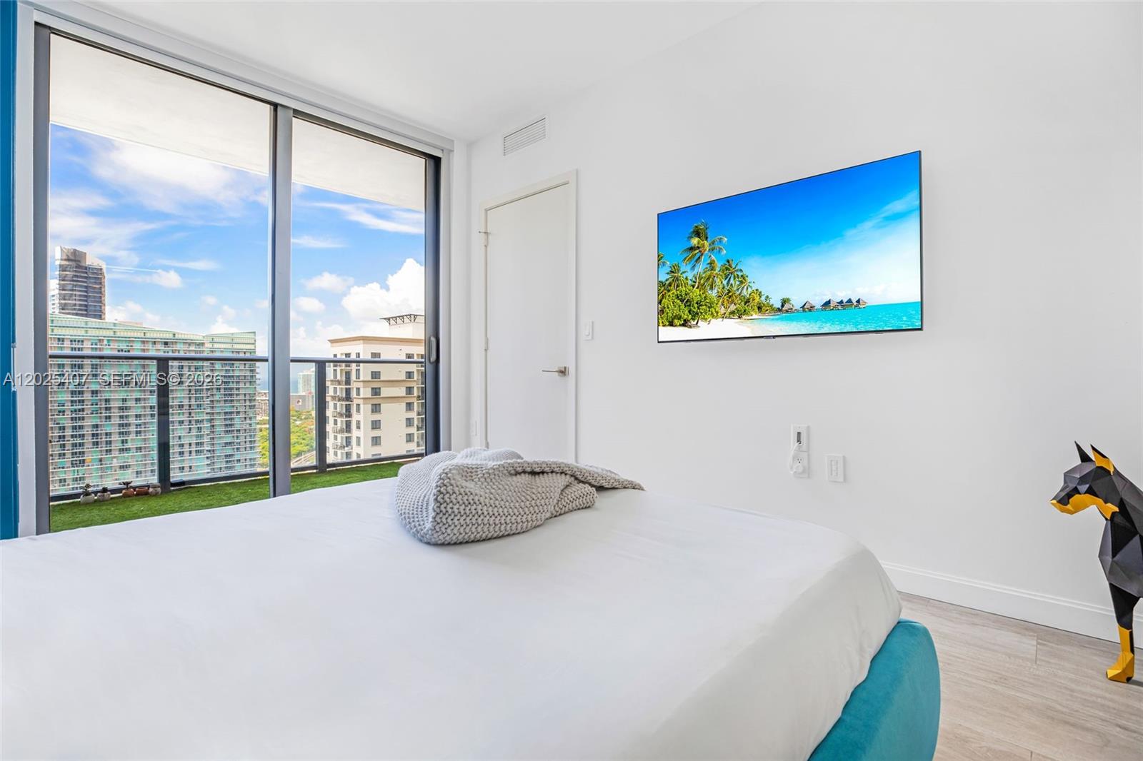 55 SW 9th St #3205, Miami FL 33130