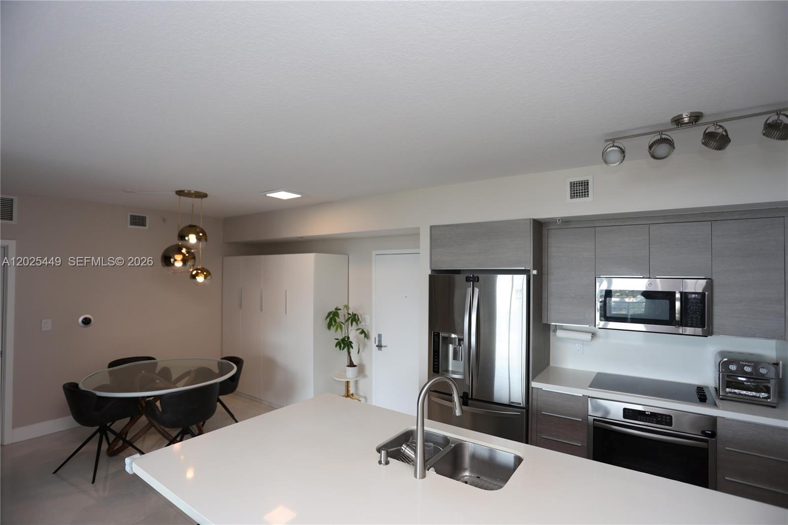325 S Biscayne Blvd #1822, Miami FL 33131