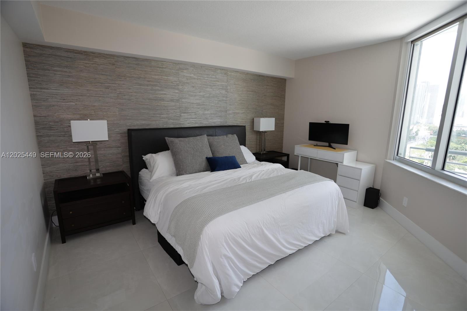 325 S Biscayne Blvd #1822, Miami FL 33131