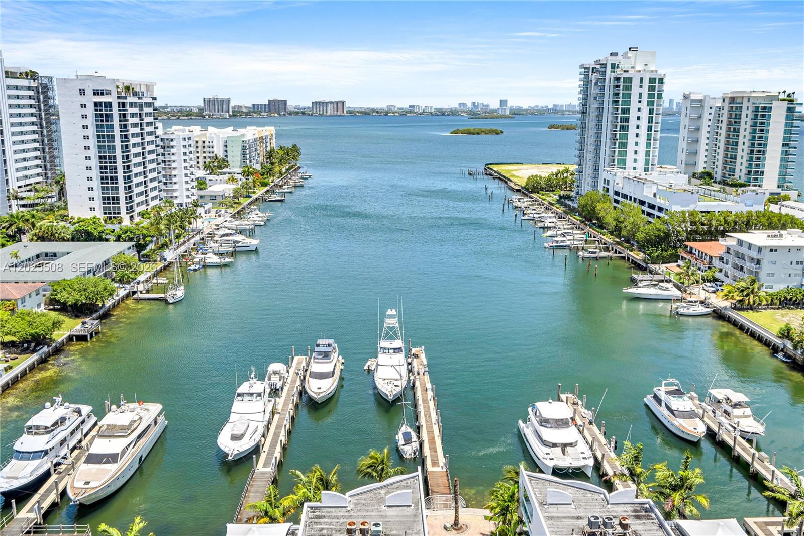 7900 Harbor Island Dr #PH14, North Bay Village FL 33141