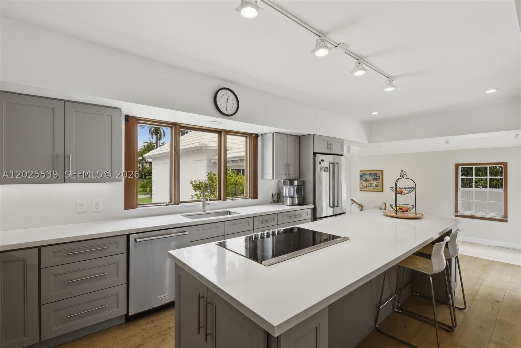 2535 Sunset Dr, Miami Beach FL 33140