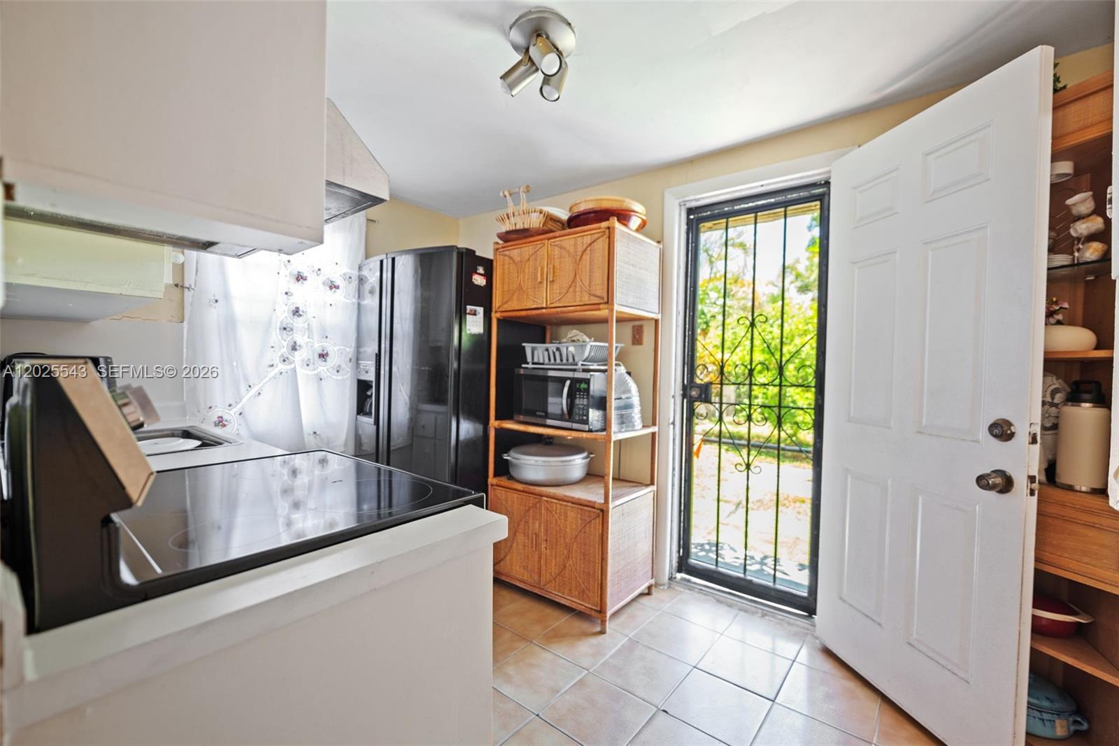 1053 NW 28th St, Miami FL 33127