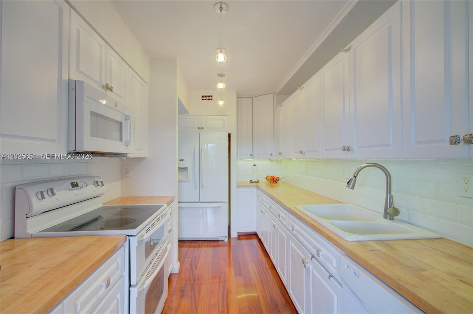 181 Crandon Blvd #405, Key Biscayne FL 33149