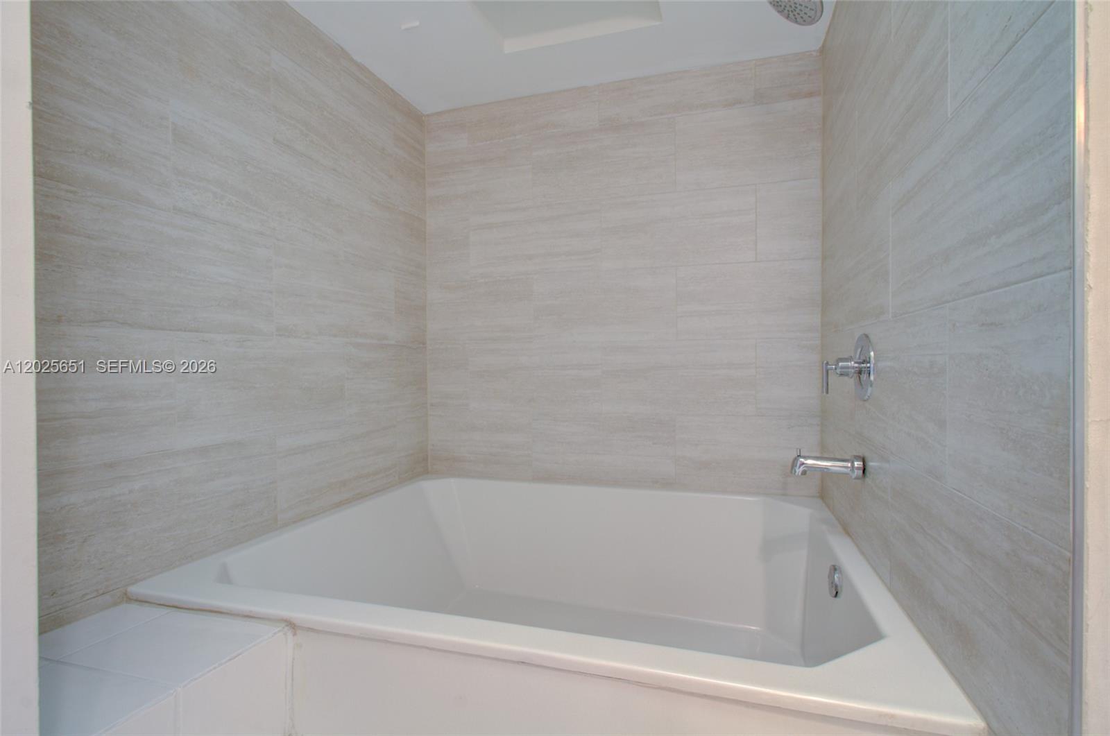 181 Crandon Blvd #405, Key Biscayne FL 33149
