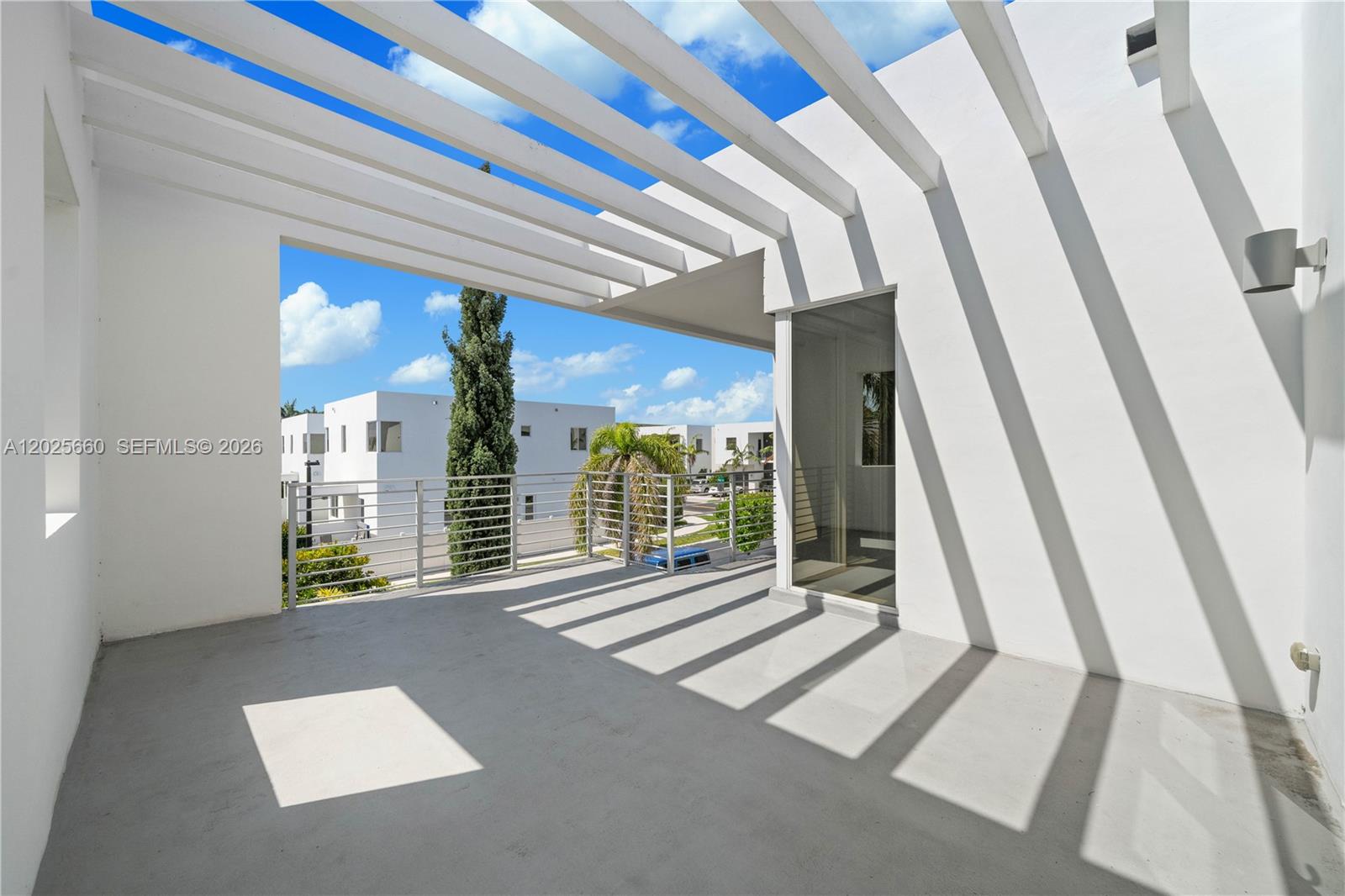 9915 NW 75th St, Doral FL 33178