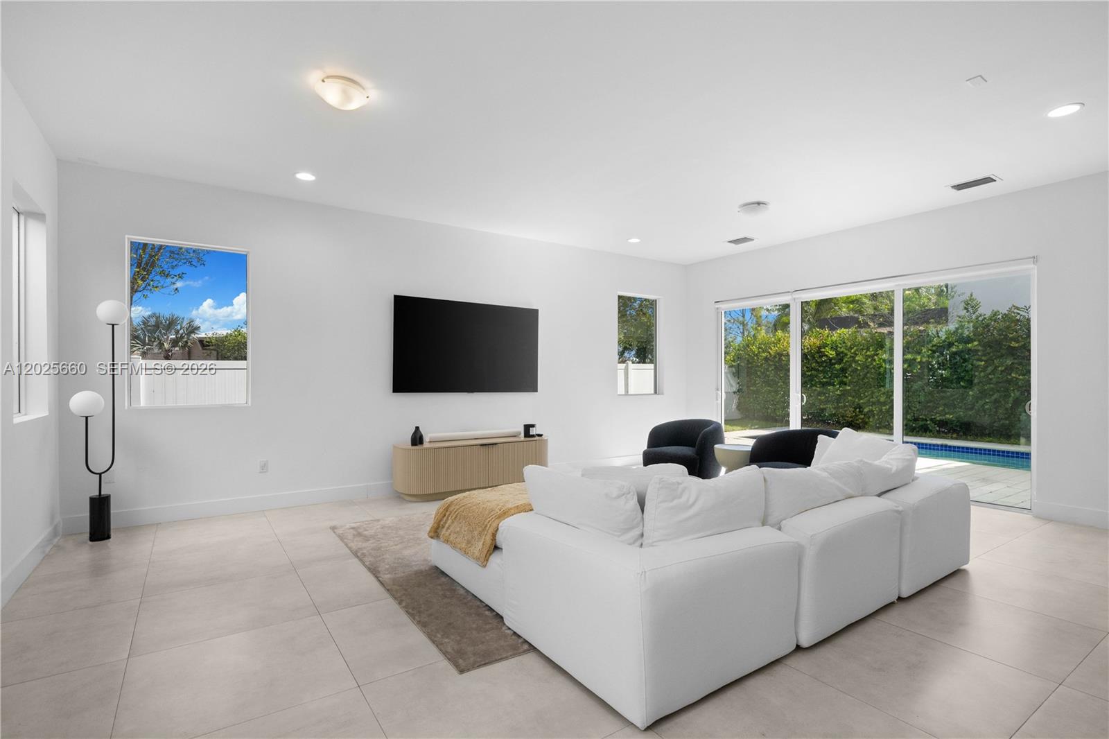9915 NW 75th St, Doral FL 33178