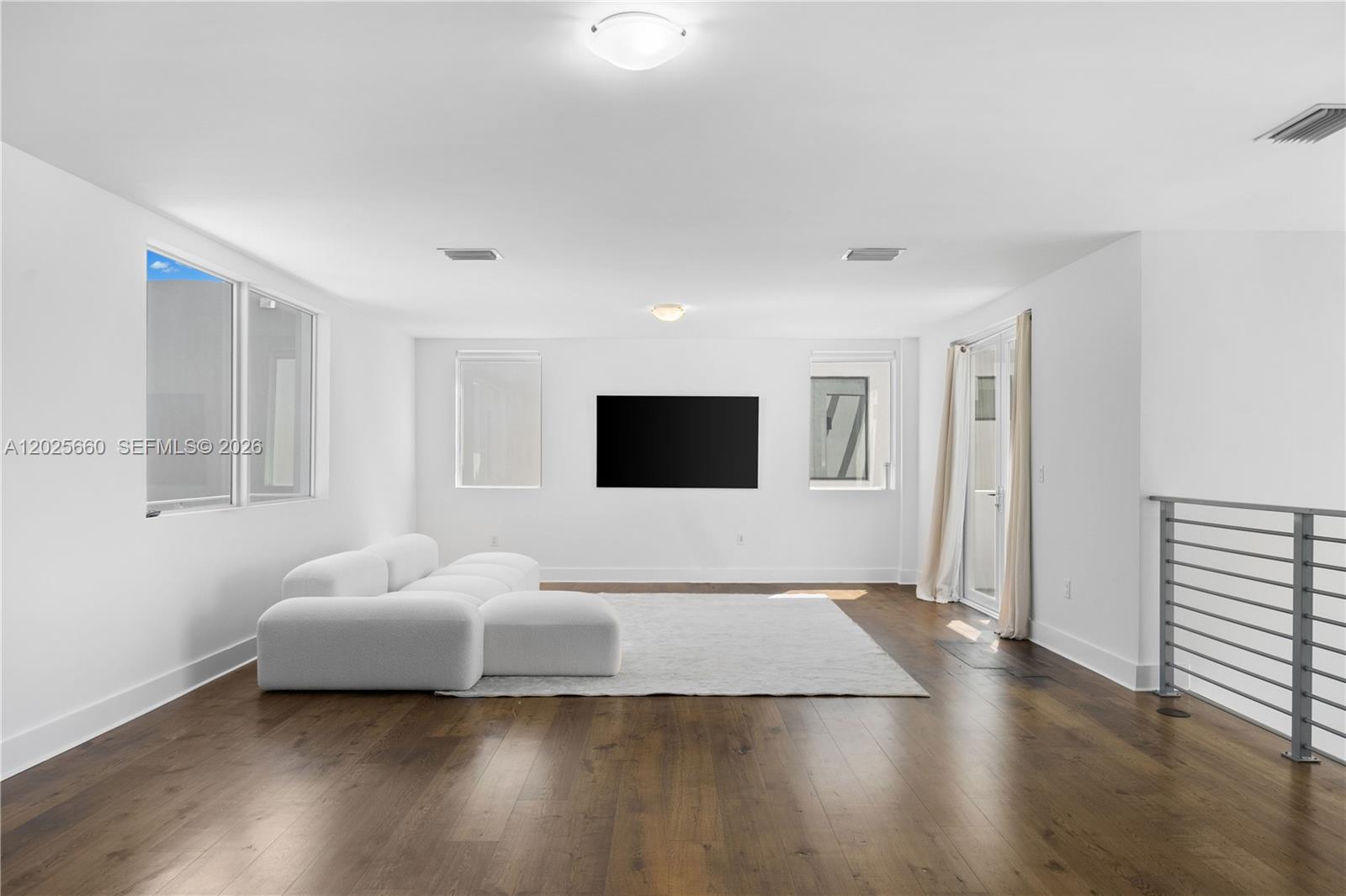 9915 NW 75th St, Doral FL 33178