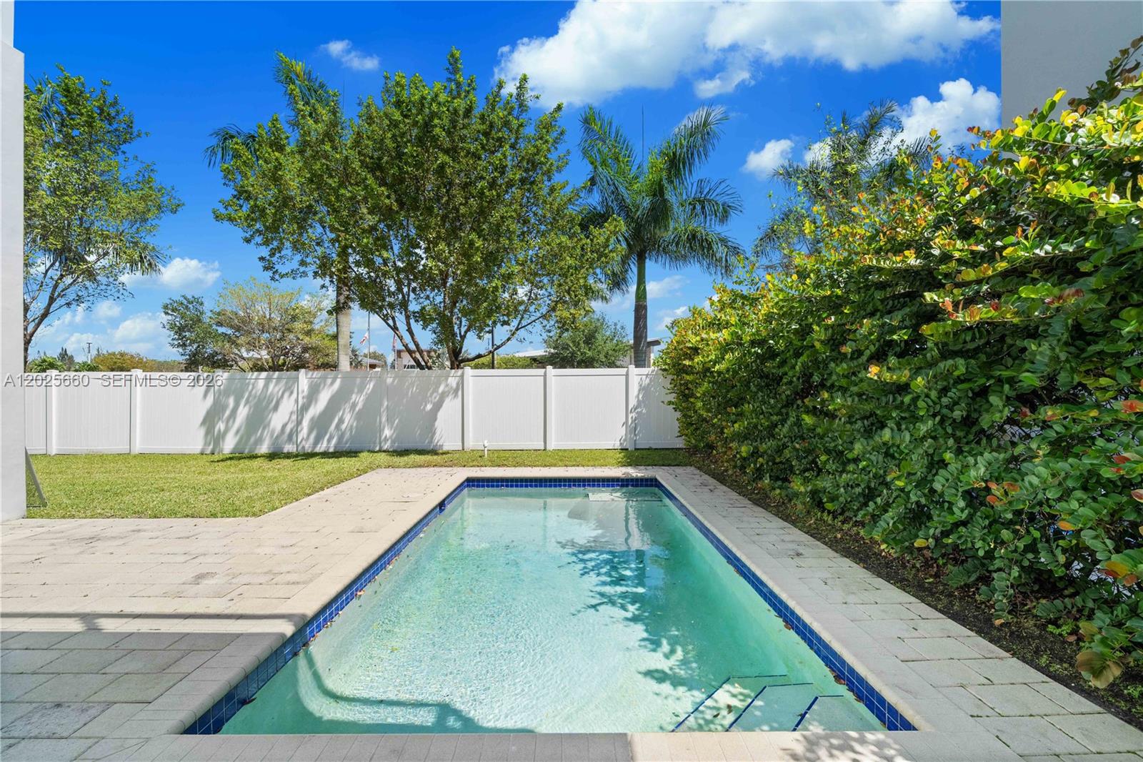 9915 NW 75th St, Doral FL 33178