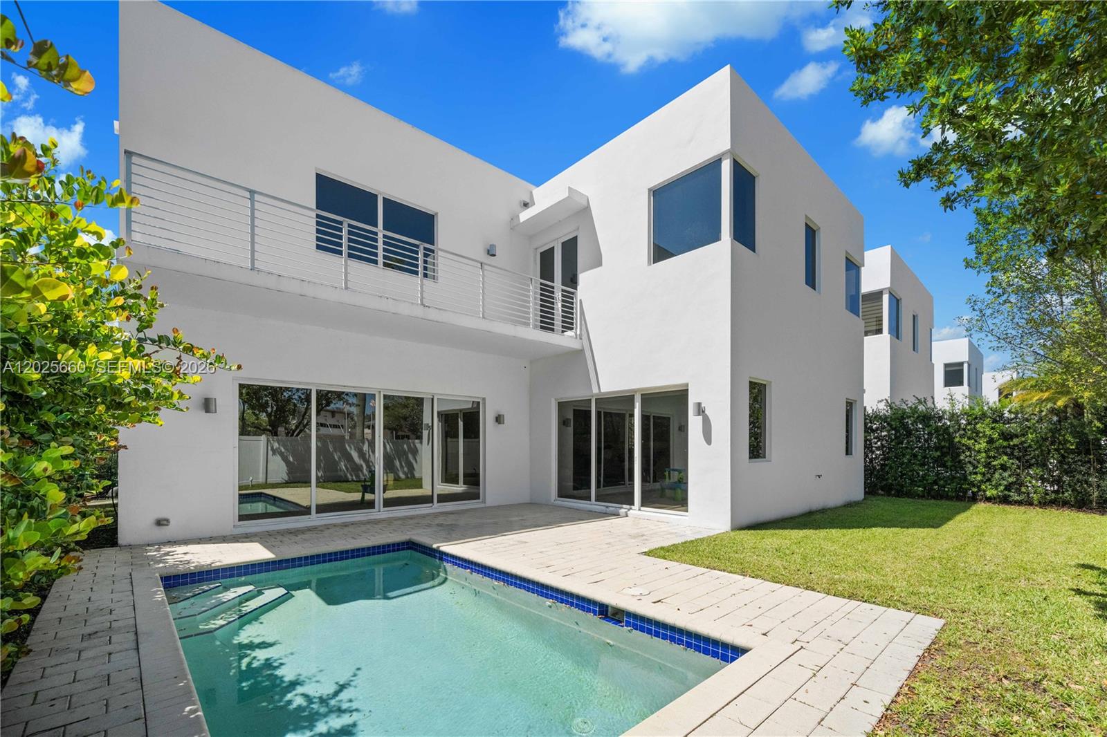 9915 NW 75th St, Doral FL 33178
