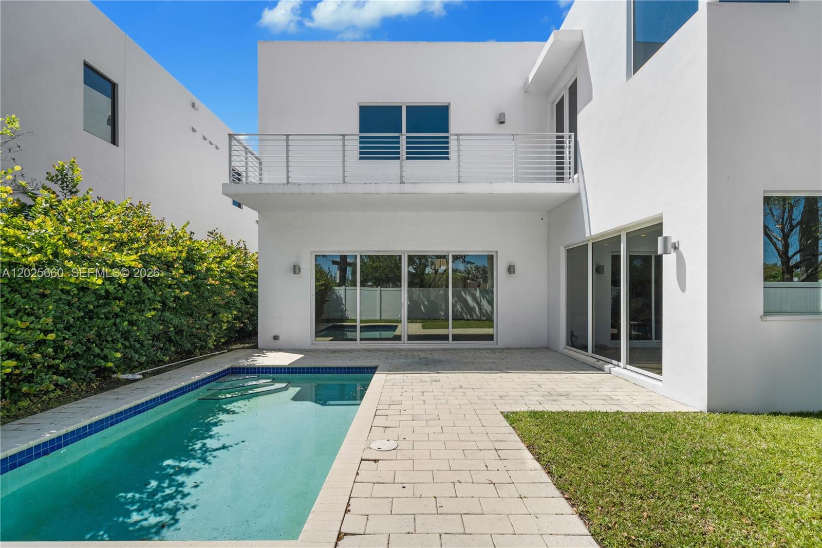 9915 NW 75th St, Doral FL 33178