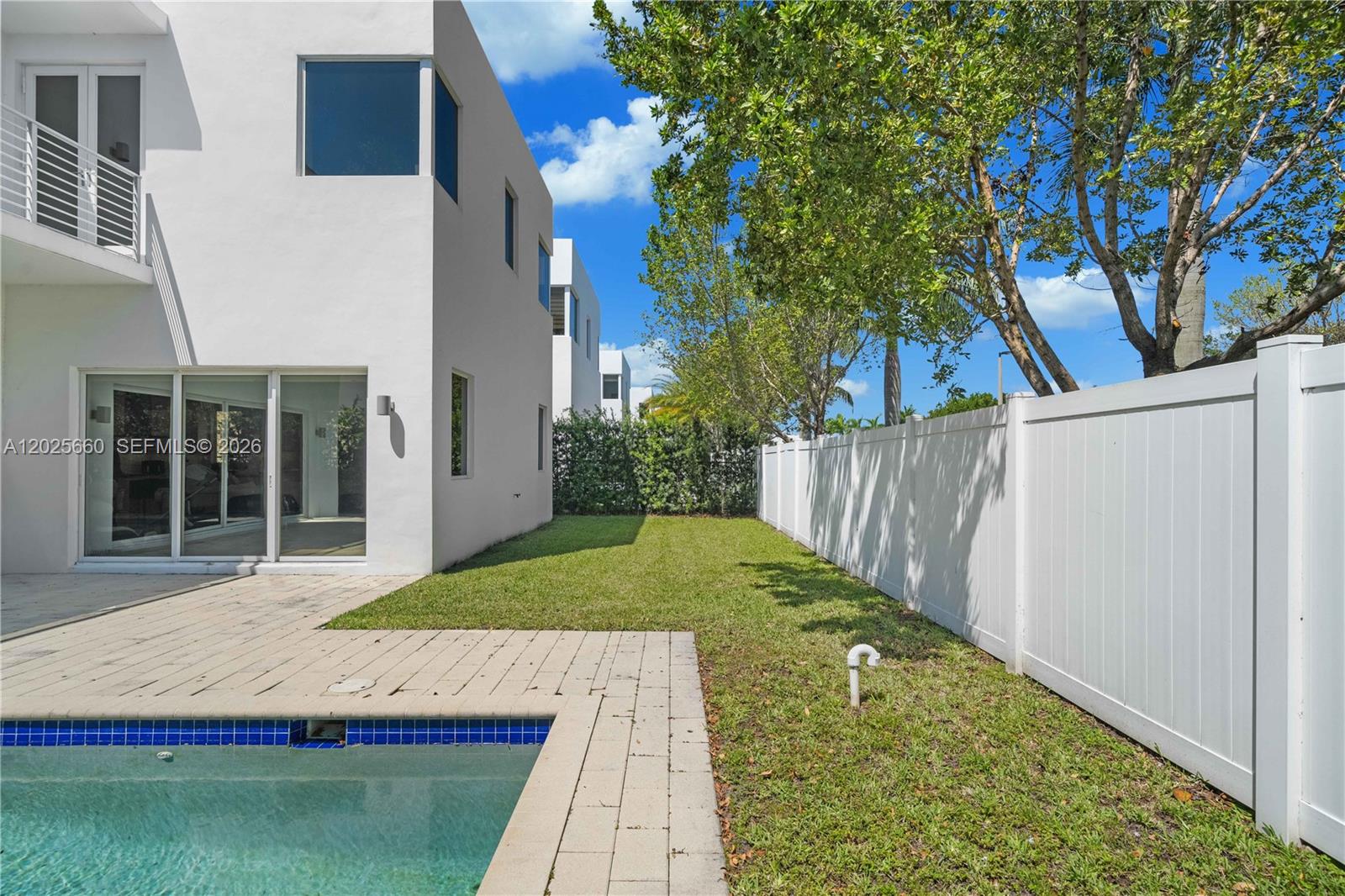 9915 NW 75th St, Doral FL 33178