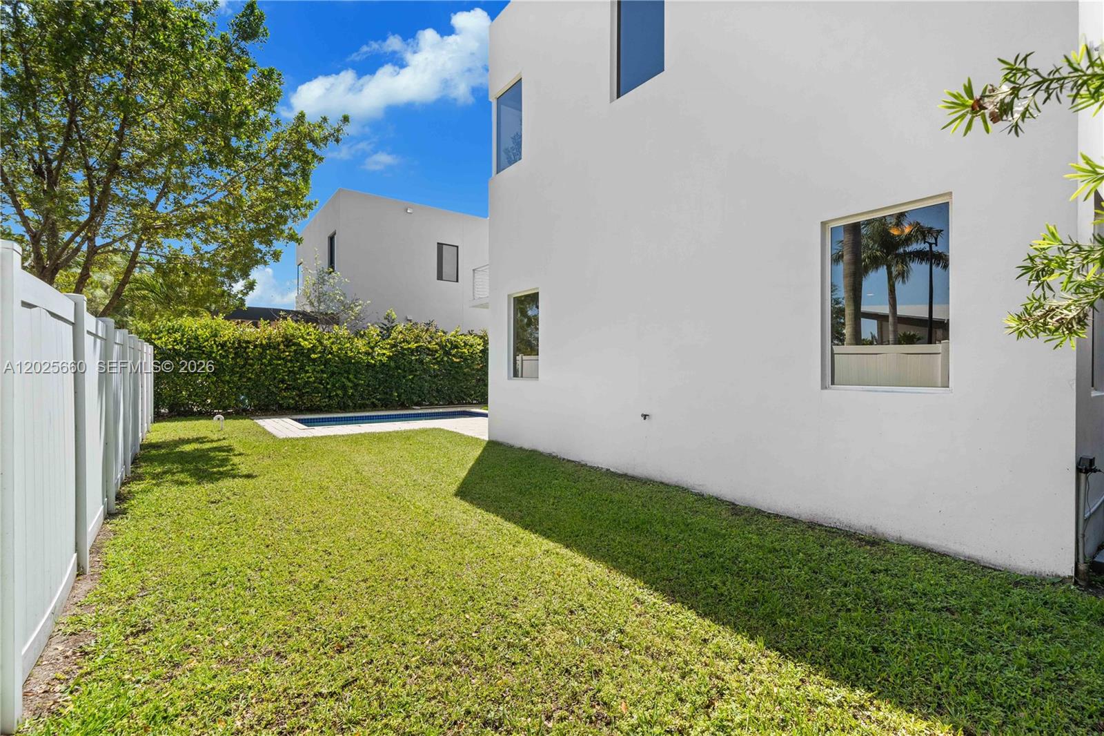 9915 NW 75th St, Doral FL 33178