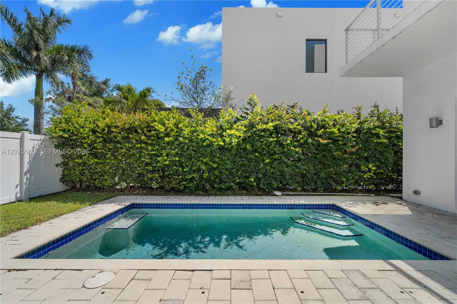 9915 NW 75th St, Doral FL 33178