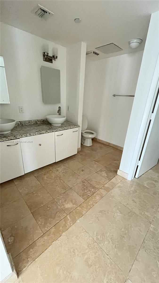 350 S Miami Ave #2302, Miami FL 33130