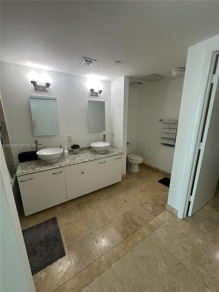350 S Miami Ave #2302, Miami FL 33130