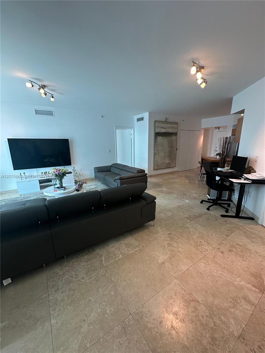 350 S Miami Ave #2302, Miami FL 33130