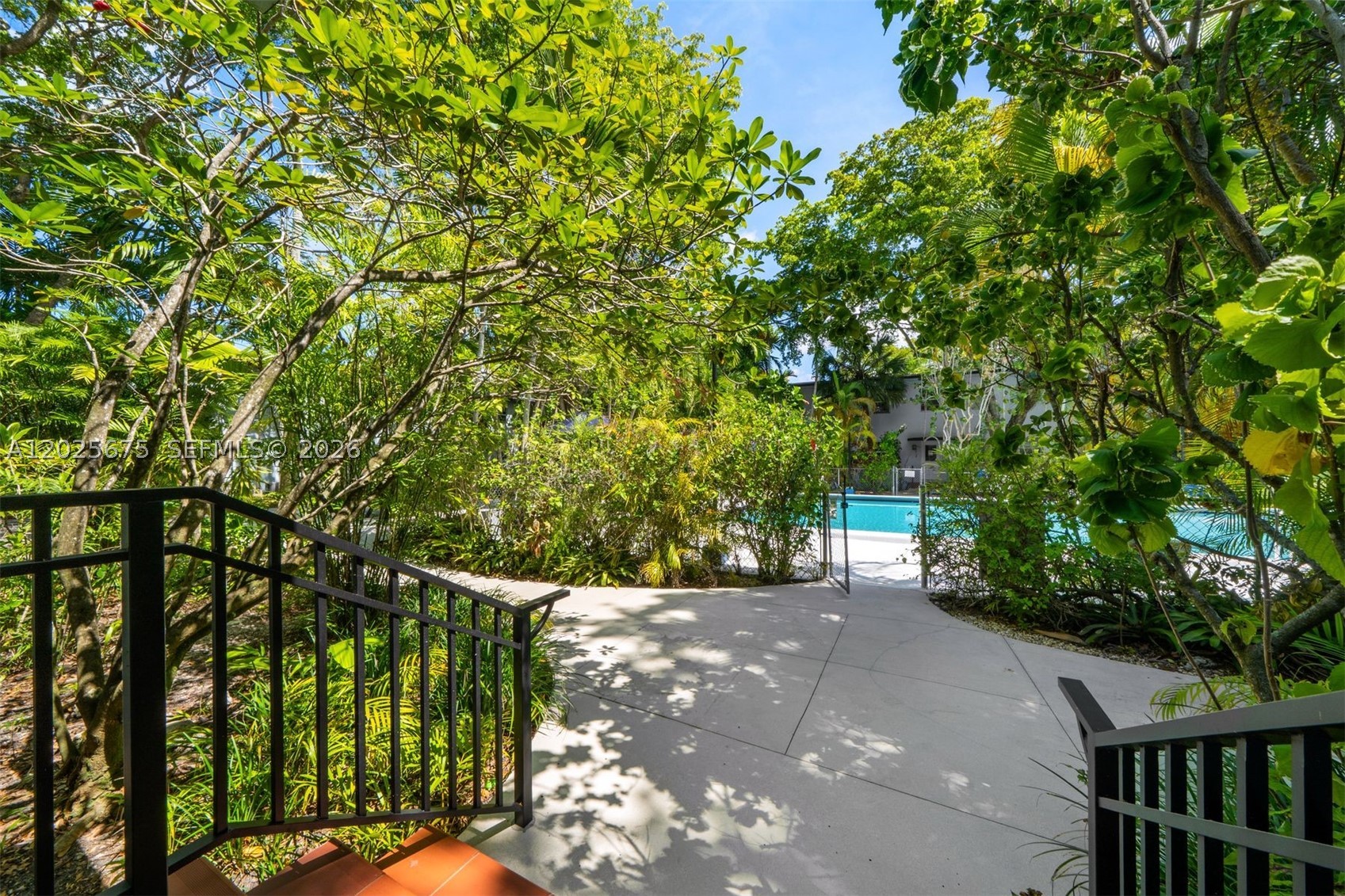 5605 SW 80th St #10D, Miami FL 33143