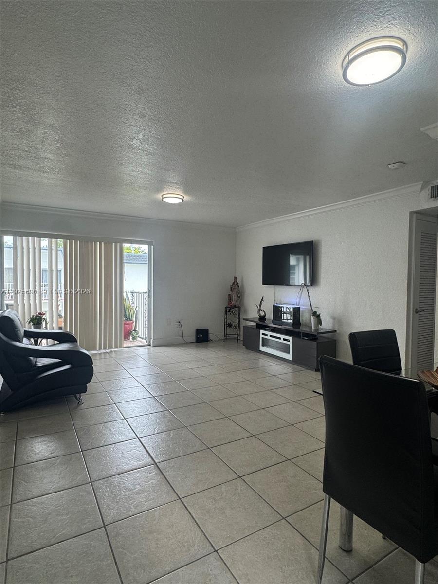 7235 SW 94th Pl #J6, Miami FL 33173