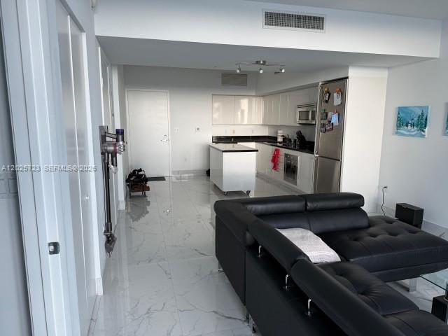 92 SW 3rd St #2109, Miami FL 33130