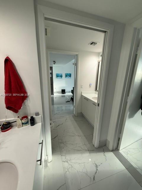 92 SW 3rd St #2109, Miami FL 33130