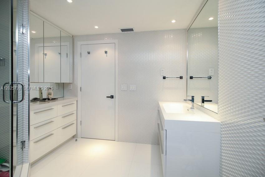 9801 Collins Ave #9W, Bal Harbour FL 33154
