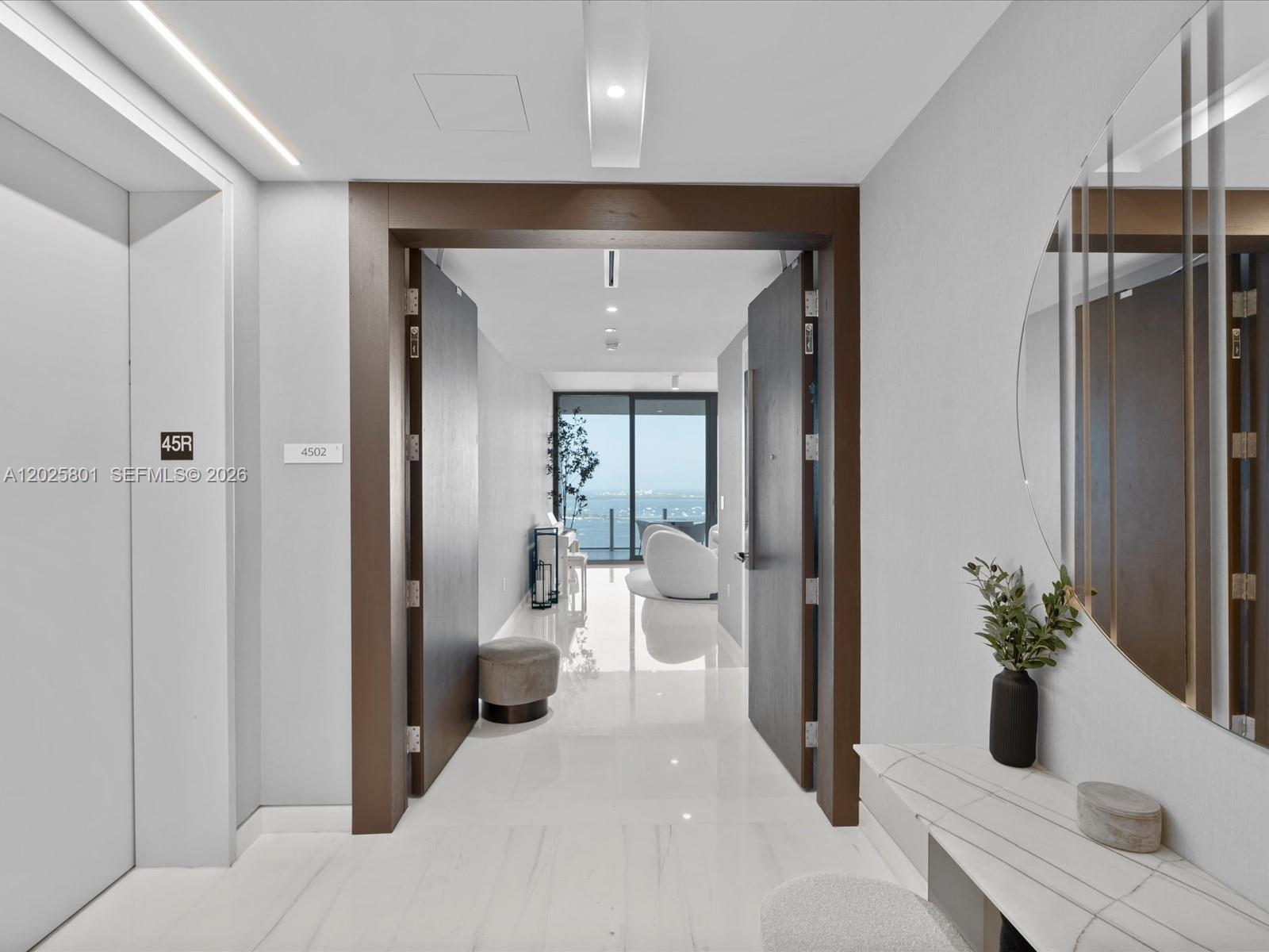 300 Biscayne Boulevard Way #4502E, Miami FL 33131