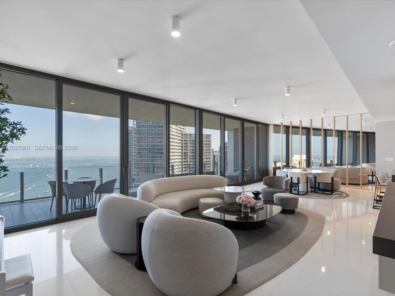 300 Biscayne Boulevard Way #4502E, Miami FL 33131