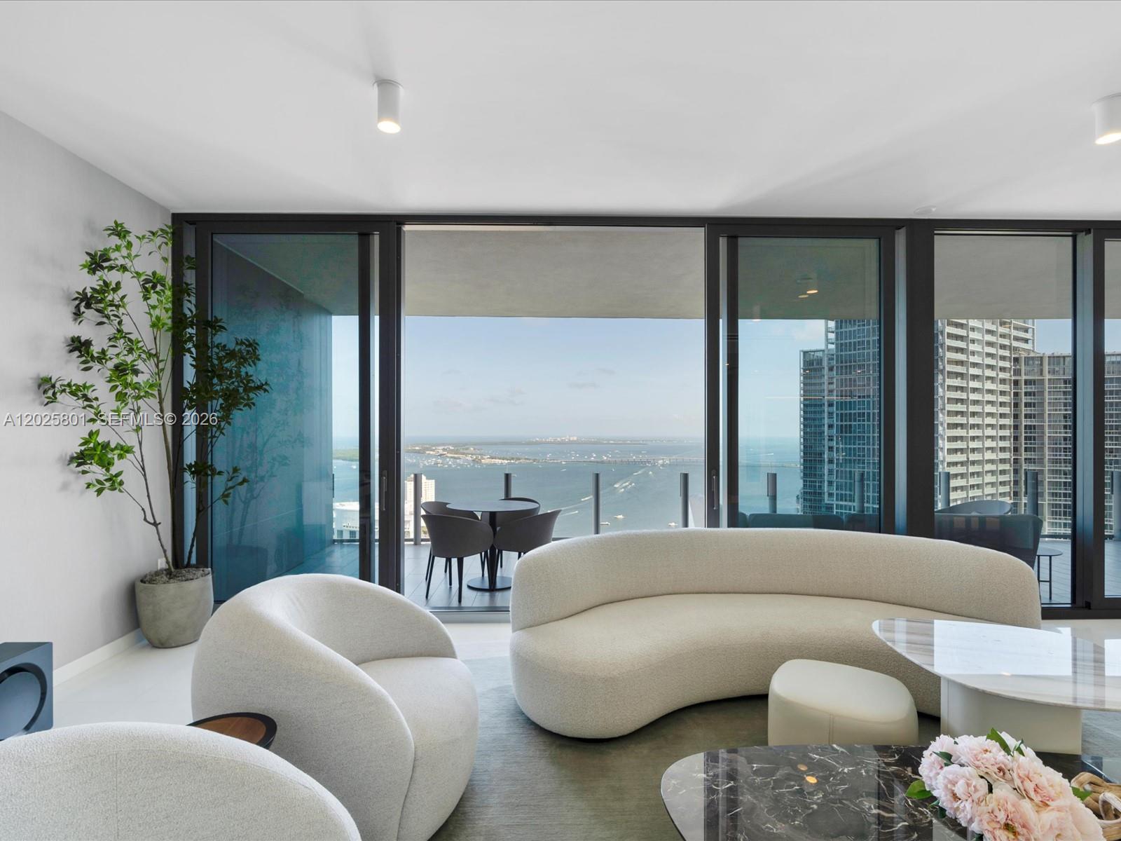 300 Biscayne Boulevard Way #4502E, Miami FL 33131