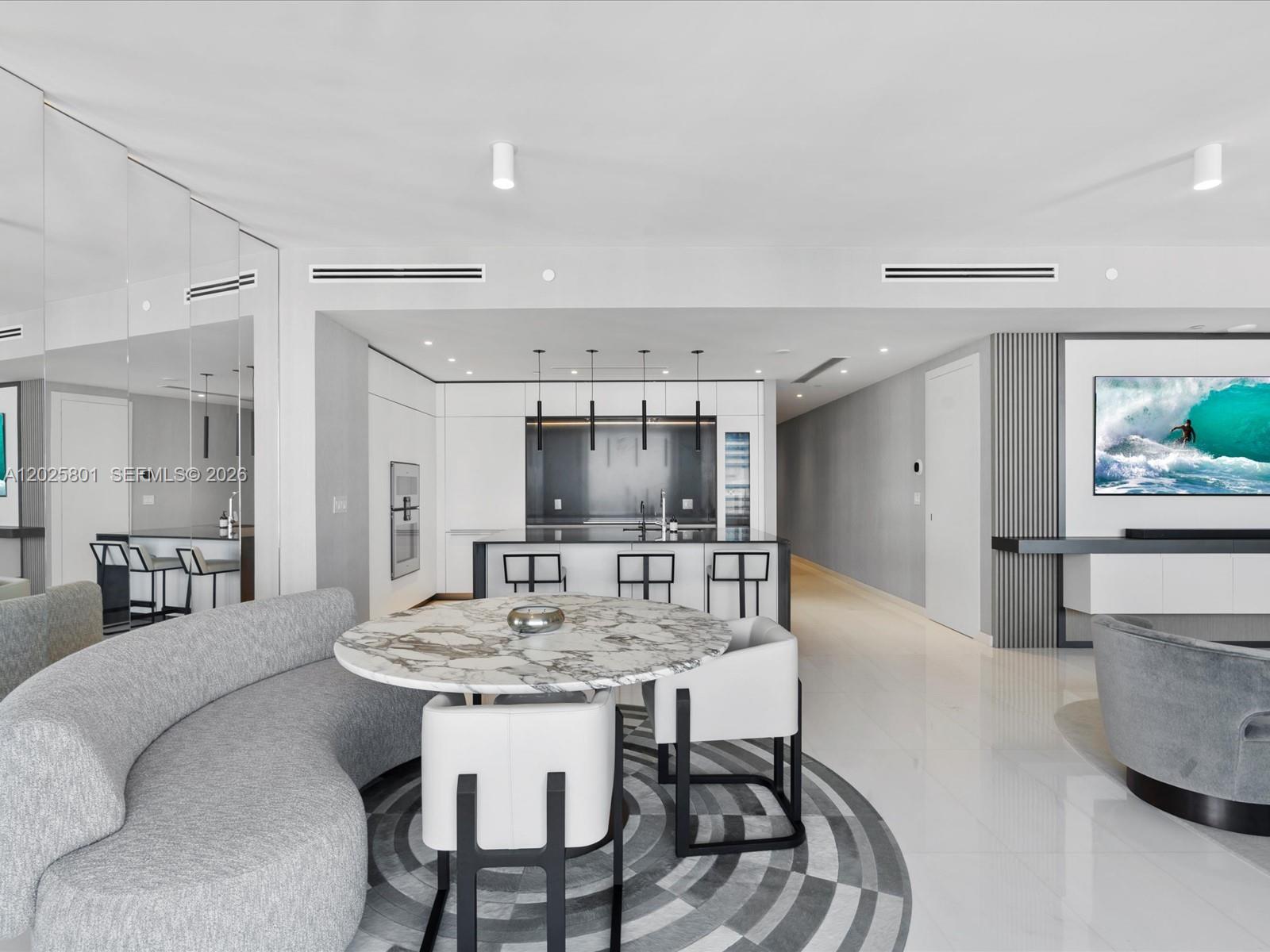 300 Biscayne Boulevard Way #4502E, Miami FL 33131