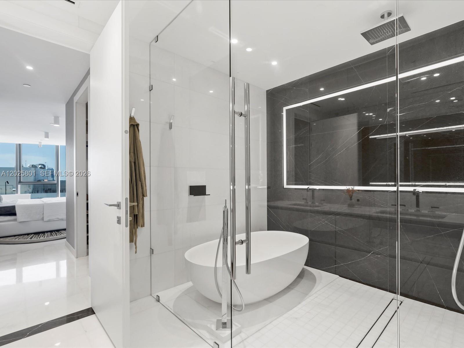 300 Biscayne Boulevard Way #4502E, Miami FL 33131