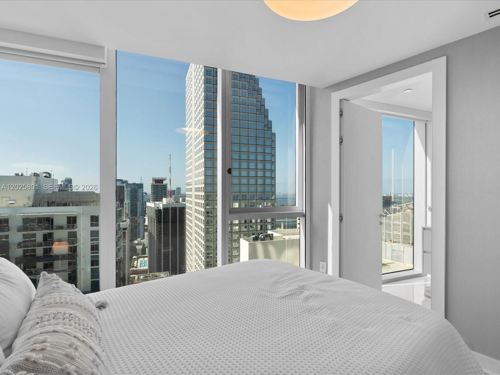 300 Biscayne Boulevard Way #4502E, Miami FL 33131