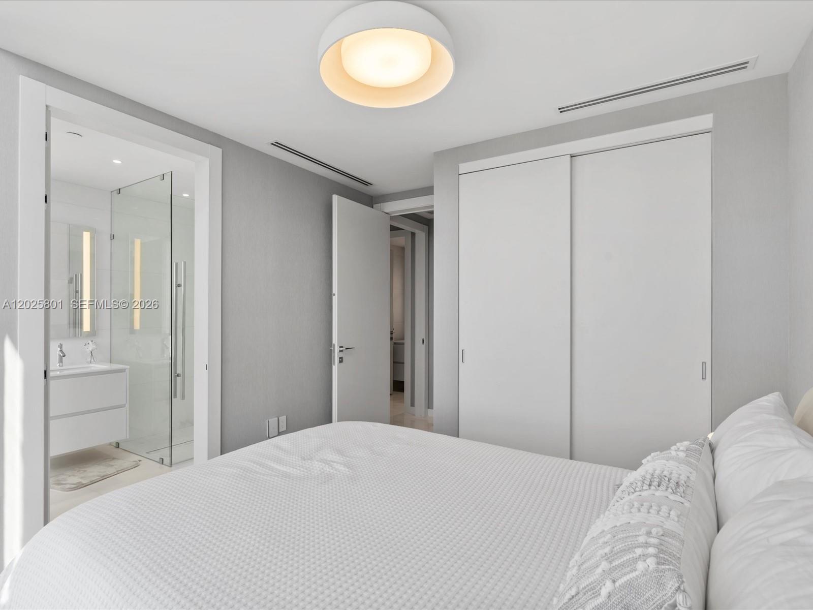 300 Biscayne Boulevard Way #4502E, Miami FL 33131