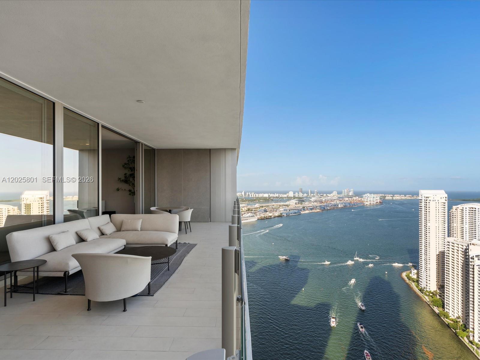 300 Biscayne Boulevard Way #4502E, Miami FL 33131
