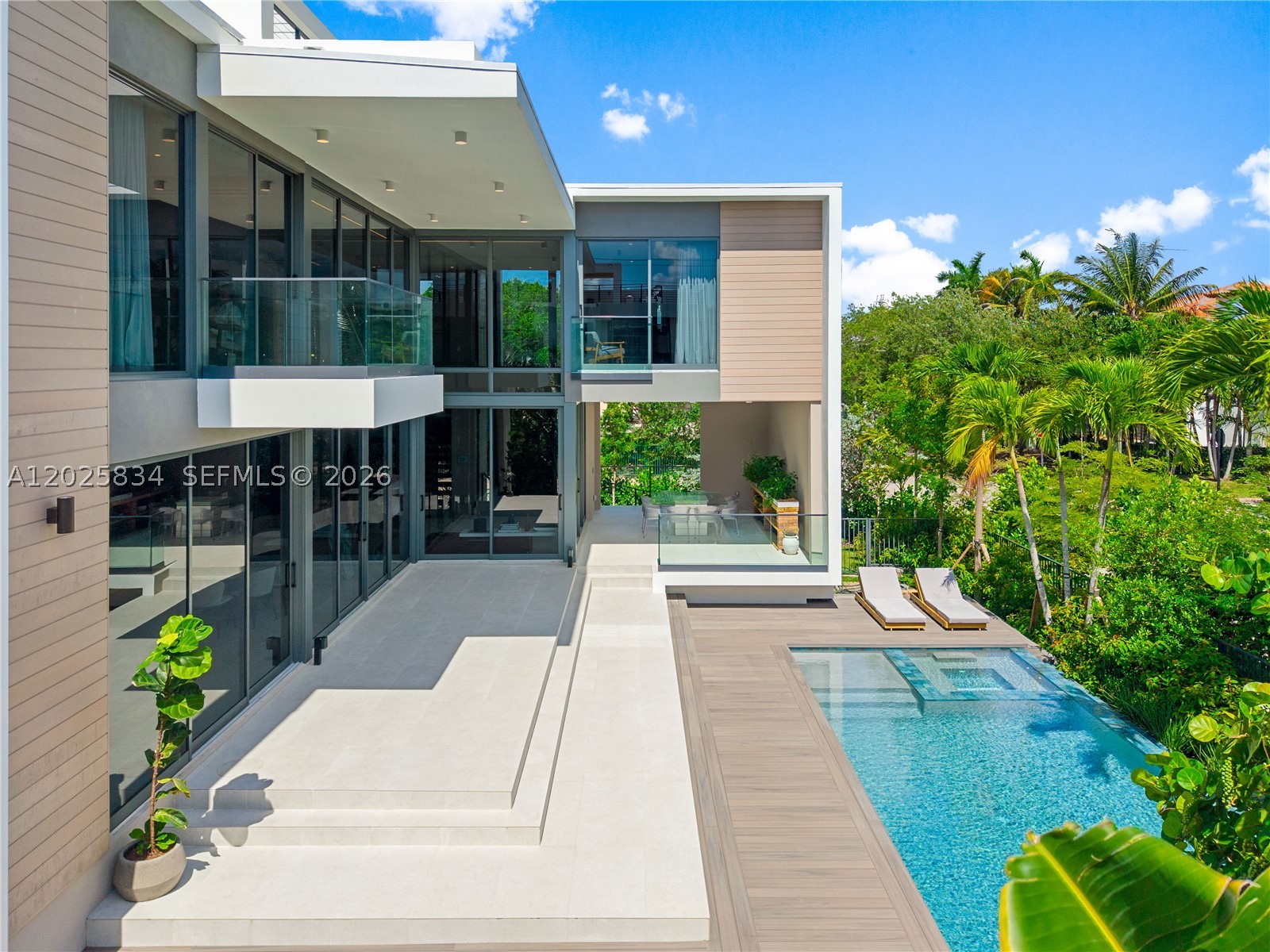 571 Glenridge Rd, Key Biscayne FL 33149