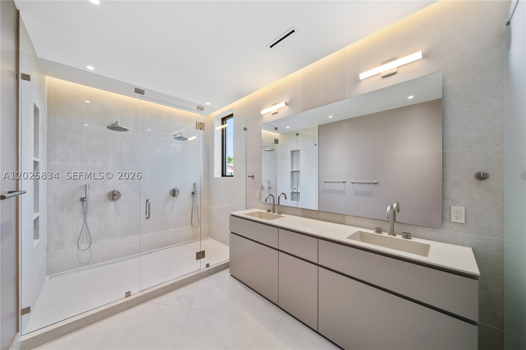 571 Glenridge Rd, Key Biscayne FL 33149