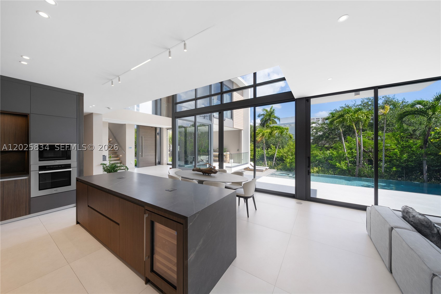 571 Glenridge Rd, Key Biscayne FL 33149