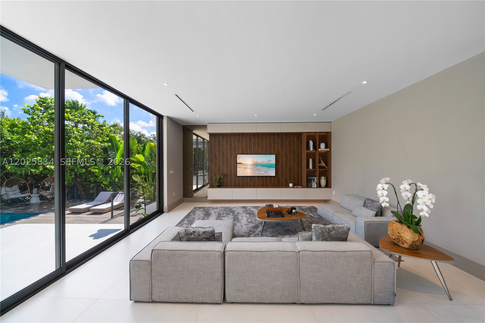 571 Glenridge Rd, Key Biscayne FL 33149